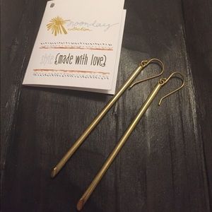 NWT Noonday Column Earrings