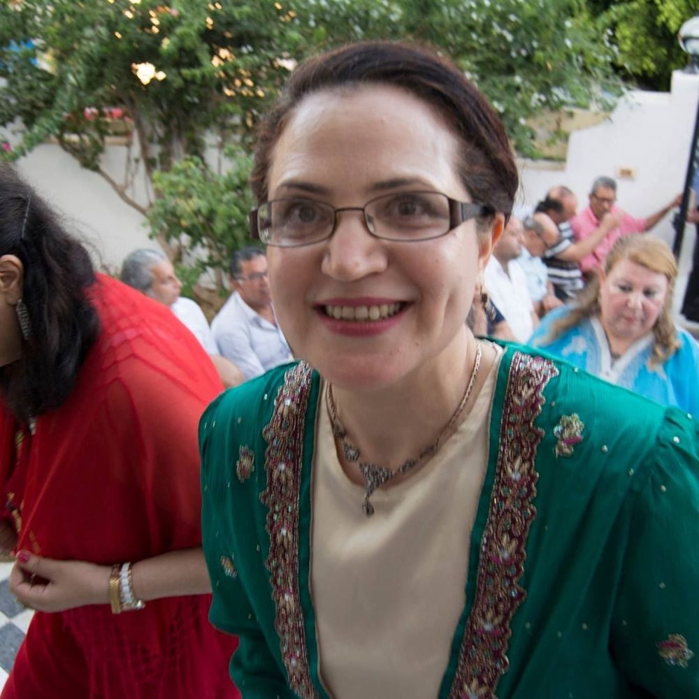 Meet your Posher, Hinda