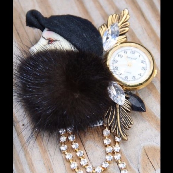 ART DECO PORCELAIN FLAPPER /FUR BROOCH Watch😍😍 - Picture 2 of 6