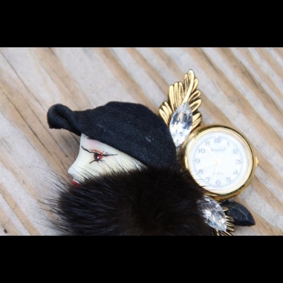 ART DECO PORCELAIN FLAPPER /FUR BROOCH Watch😍😍 - Picture 4 of 6