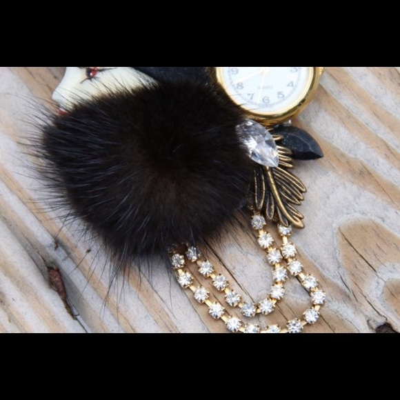 ART DECO PORCELAIN FLAPPER /FUR BROOCH Watch😍😍 - Picture 5 of 6
