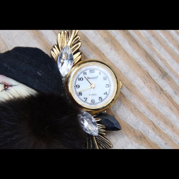 ART DECO PORCELAIN FLAPPER /FUR BROOCH Watch😍😍 - Picture 6 of 6