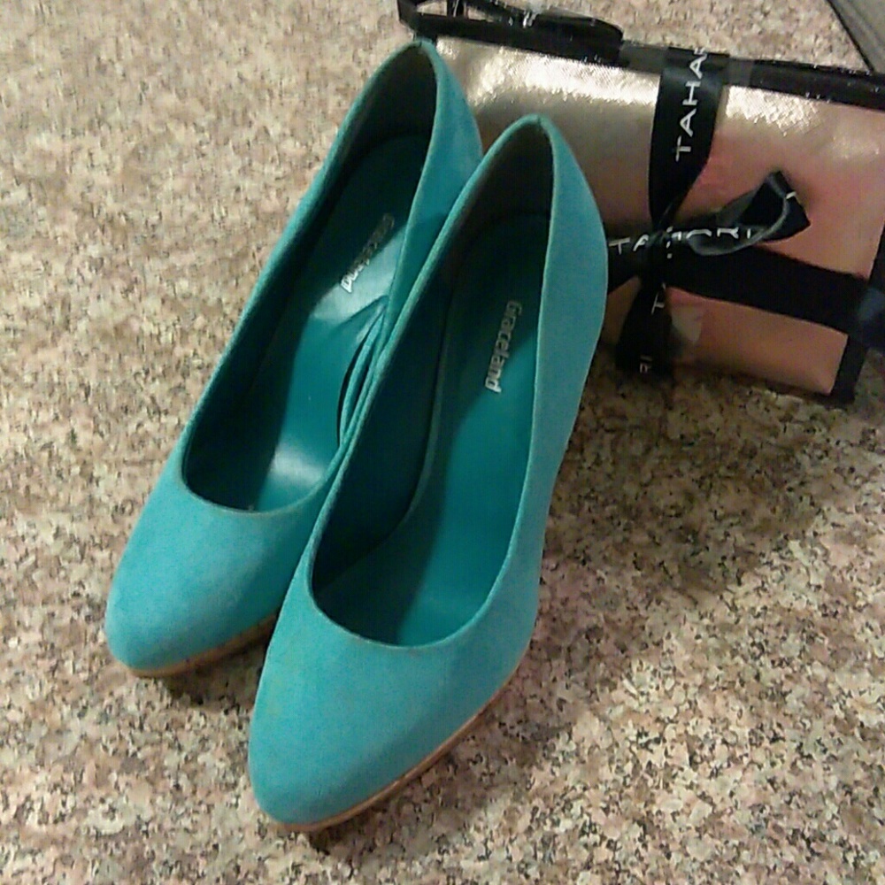 Women high heels, turquoise color. Size 6