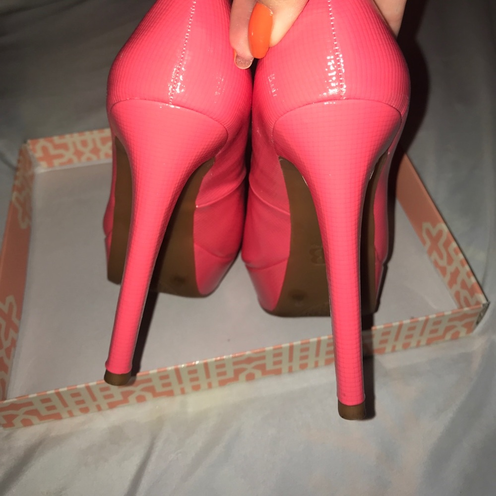 Pumps - Picture 2 of 3