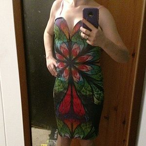 Gorgeous Cathedral print strapless v-neck bodycon.