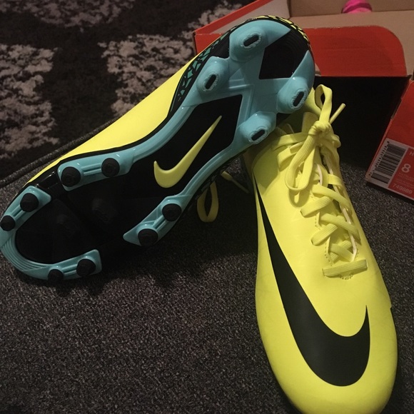 Soccer shoes size 8 for men - Picture 2 of 3