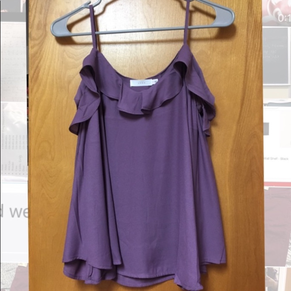 Gorgeous Lush cold shoulder top!