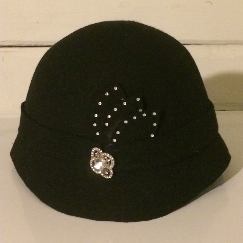 1920’s style hat.