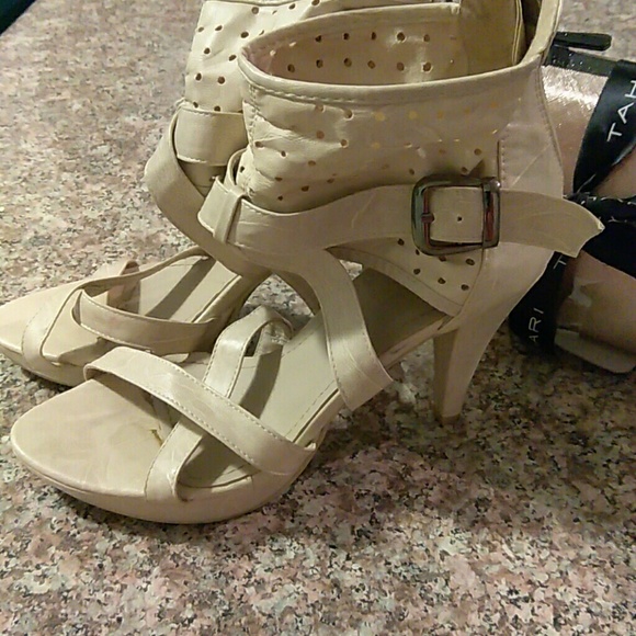 High heels,cream - Picture 2 of 3