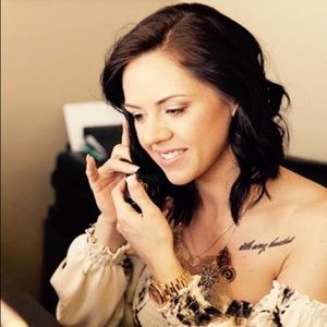 Meet your Posher, Holly