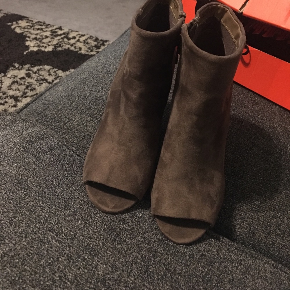 Dress shoes