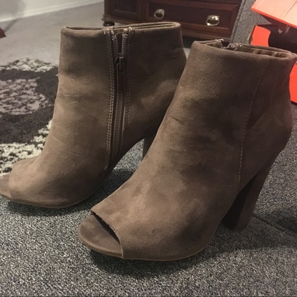 Dress shoes - Picture 2 of 3