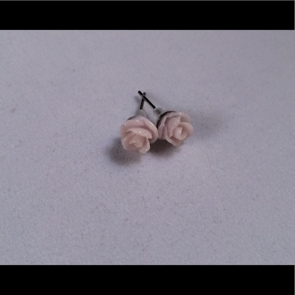 Small Gray Flower Earrings