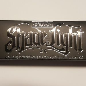 Kat Von D shade and light Contour brush