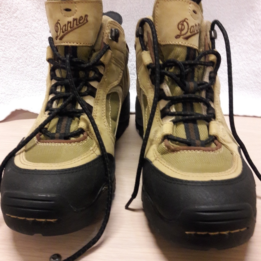 Danner size 9 mountain boot
