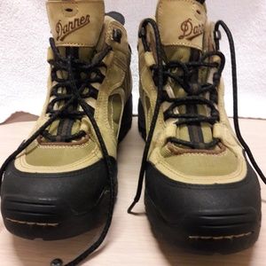 Danner size 9 mountain boot
