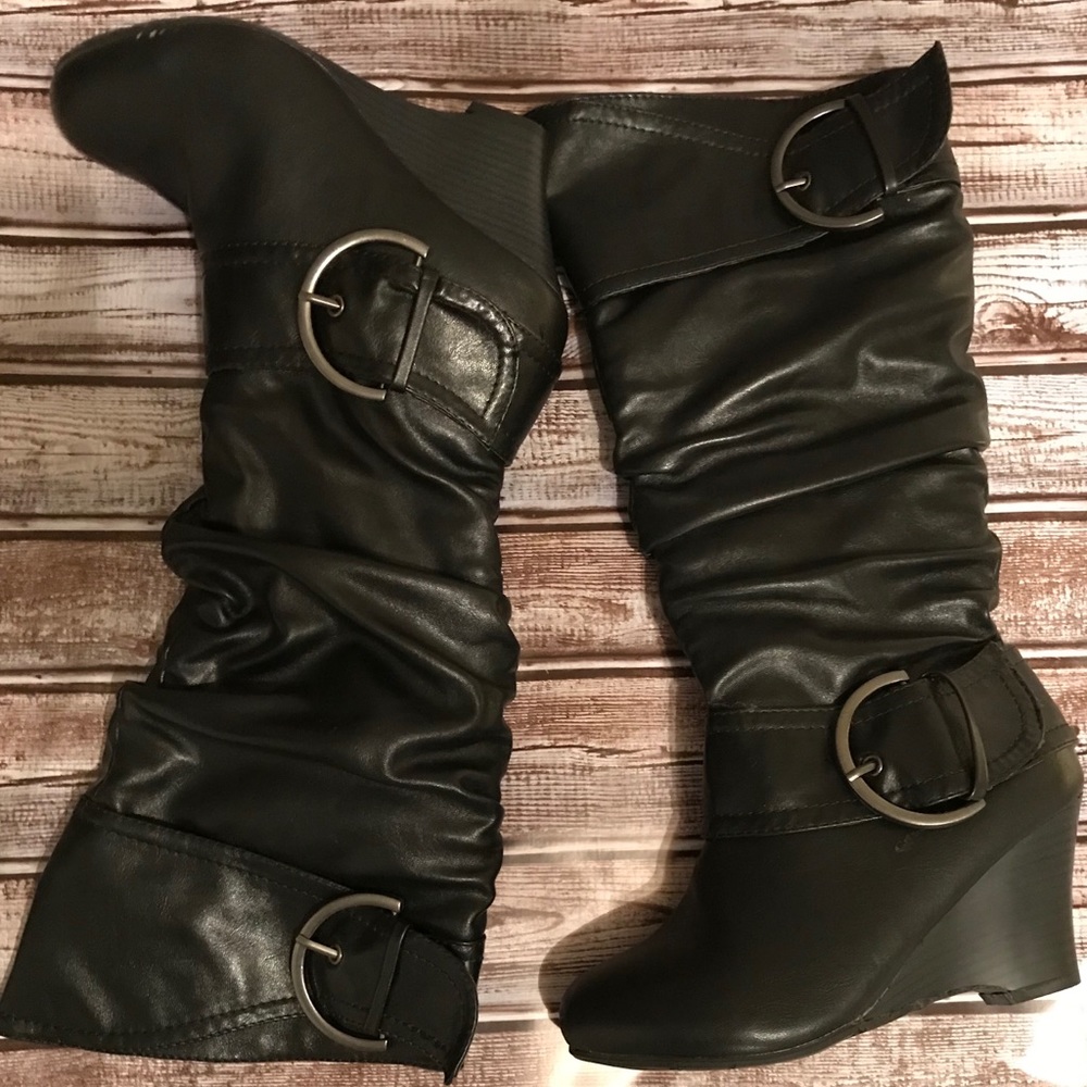 Black wedge boots that zip