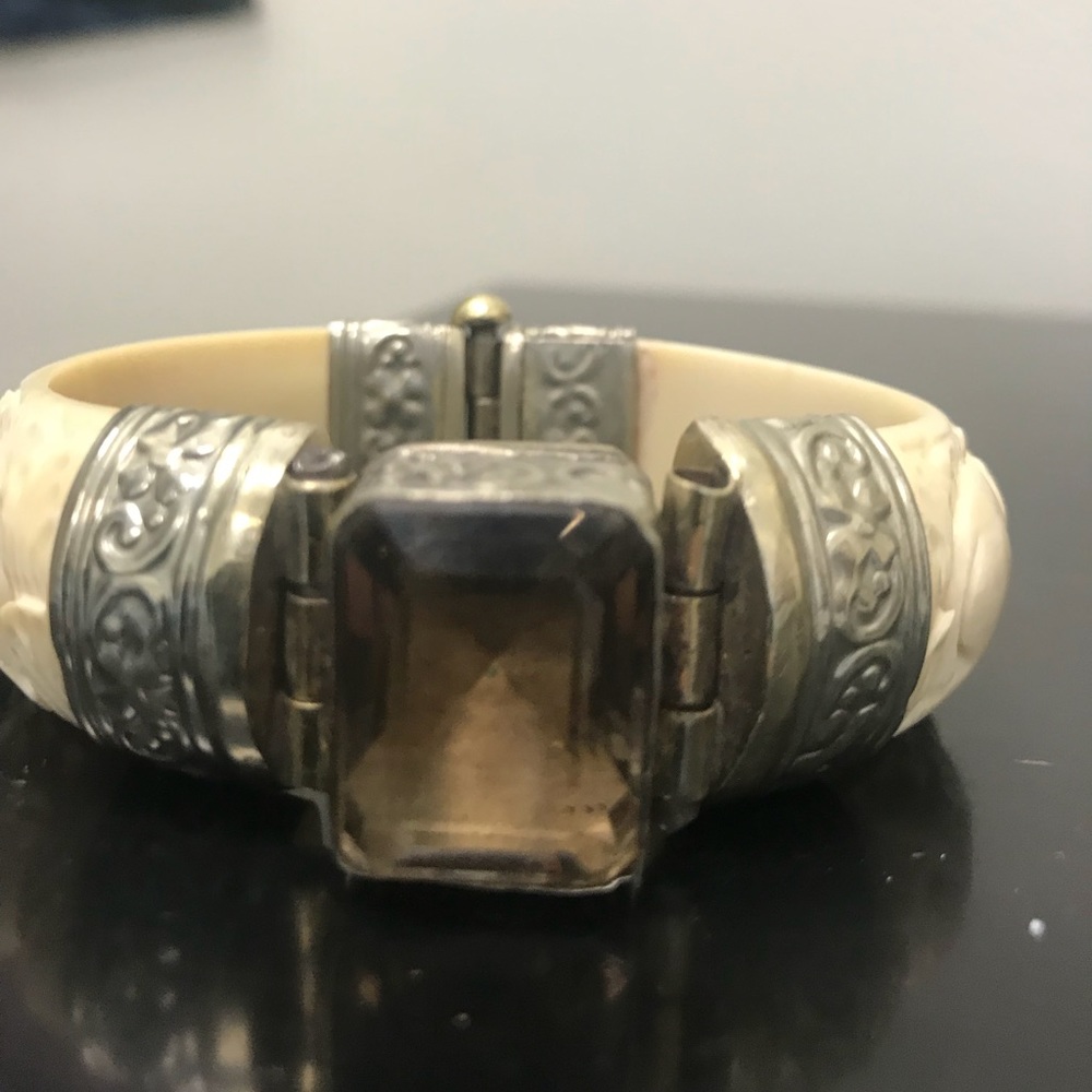 Vintage hinged Bangle