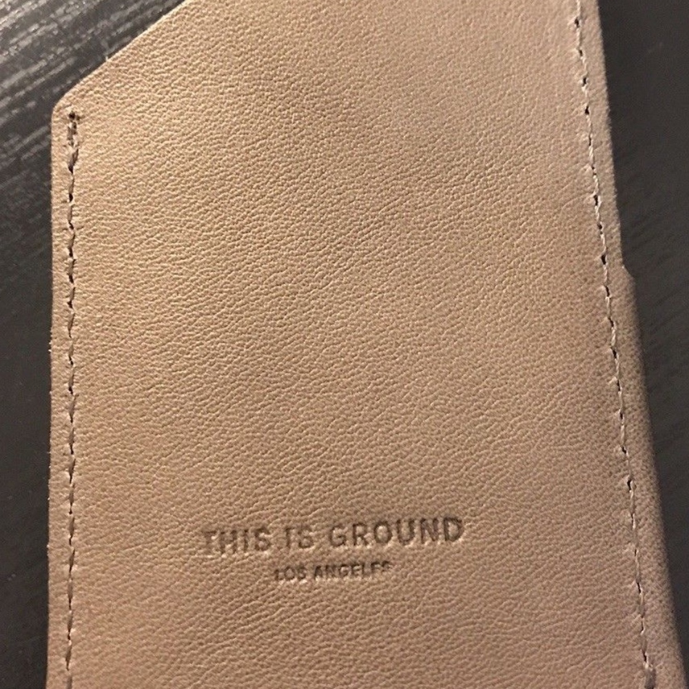 This is Ground metro slim wallet 2 - leather