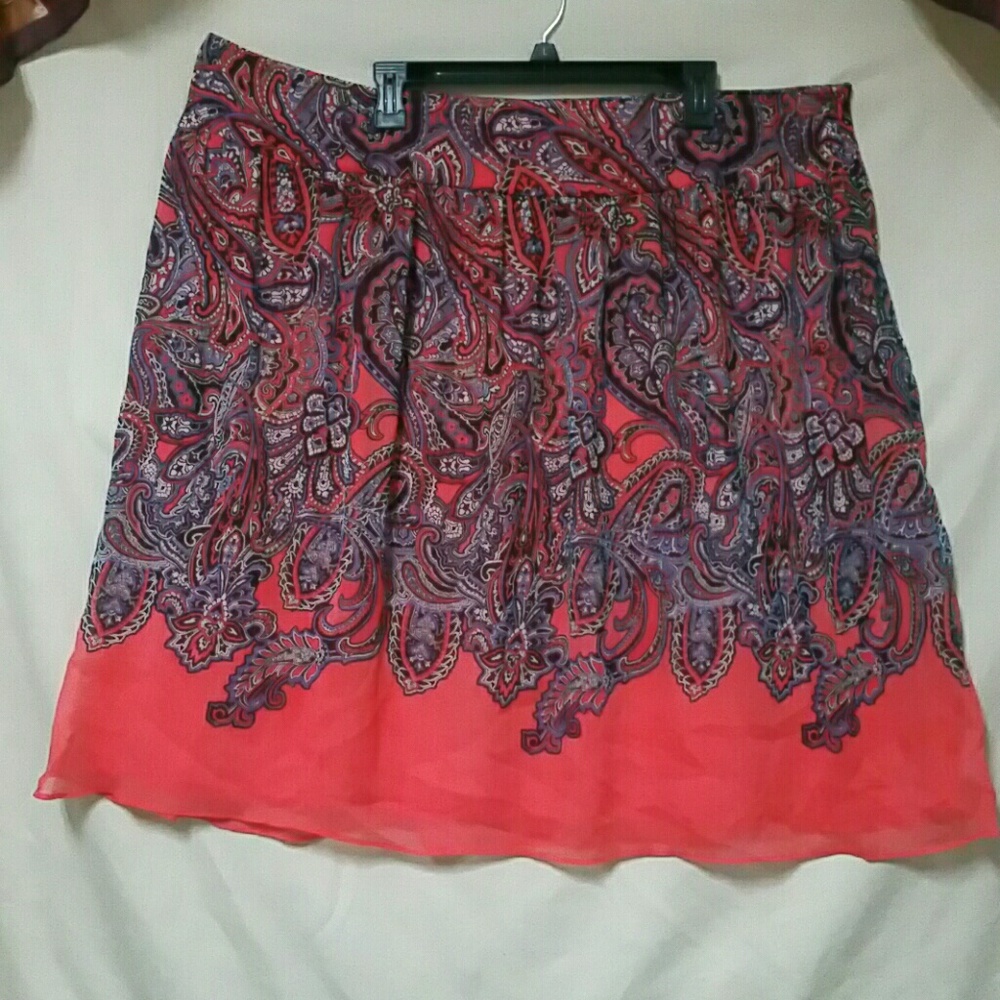 Avenue Beautiful Pattern Midi skirt
