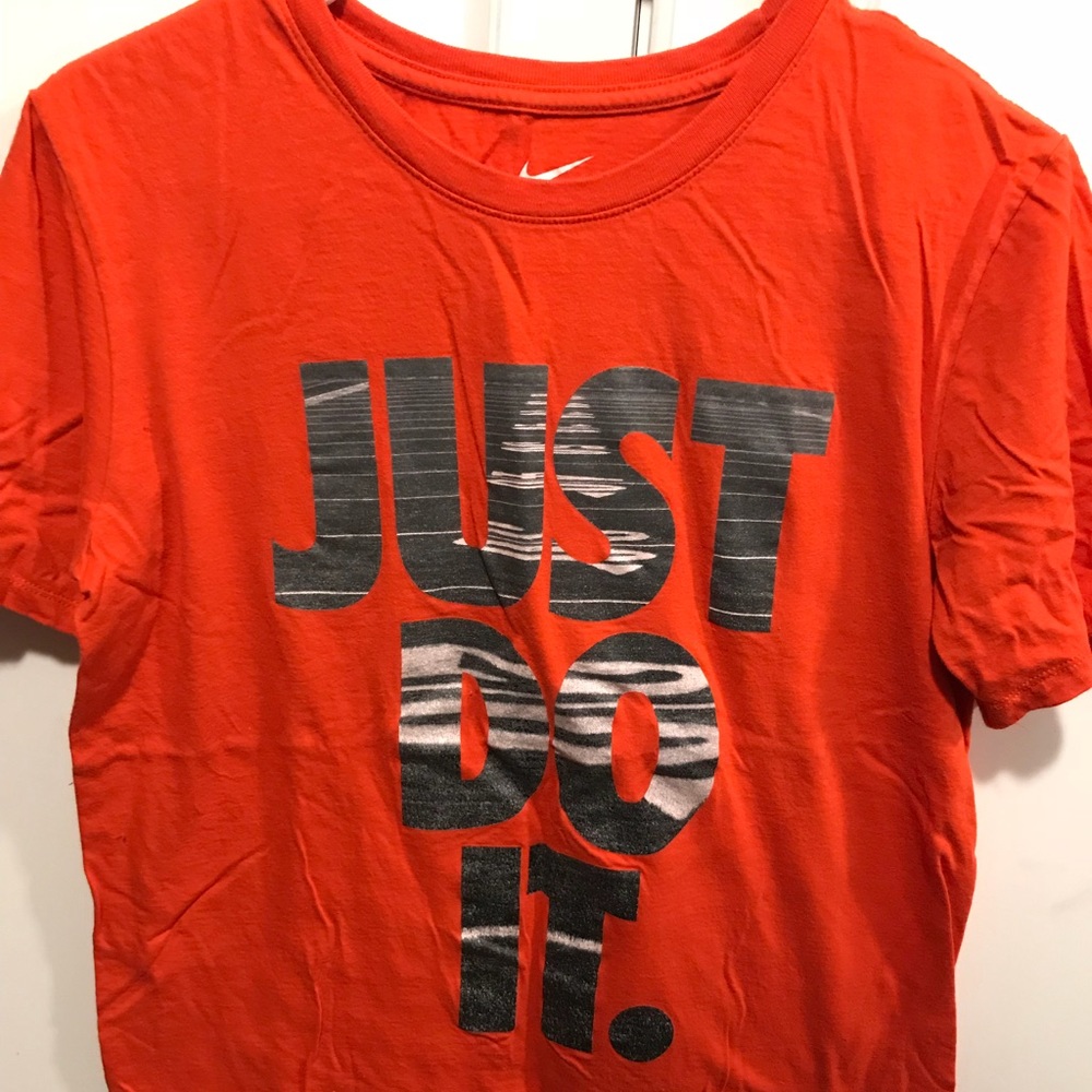 NIKE TEE WITH MARBLE DESIGN🔥