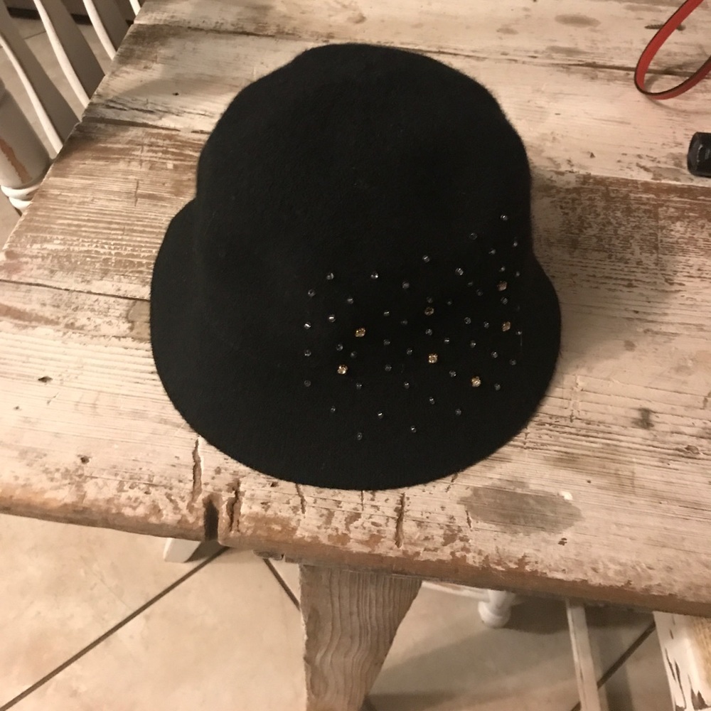 Black felt hat verycute