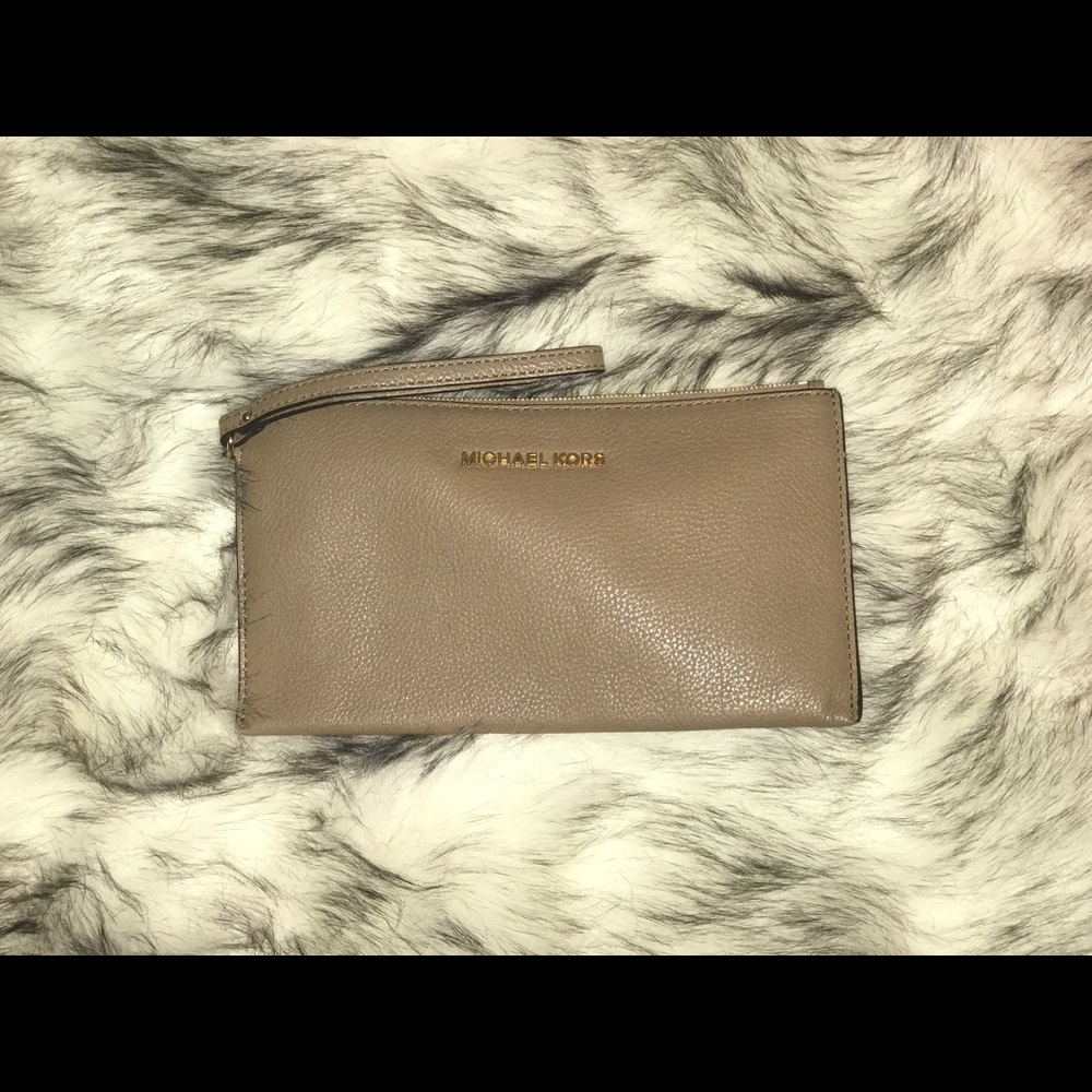 Michael Kors wristlet