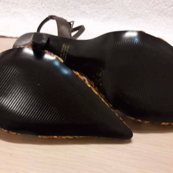 BCBGirls size 8, woven heels - Picture 3 of 7