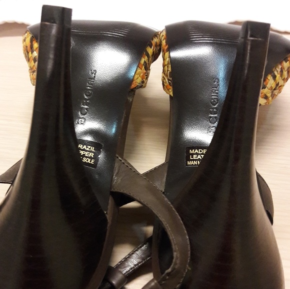 BCBGirls size 8, woven heels - Picture 4 of 7