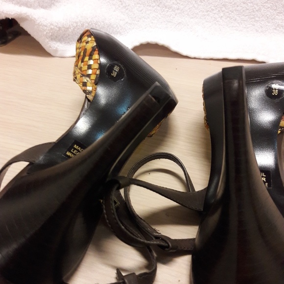 BCBGirls size 8, woven heels - Picture 7 of 7