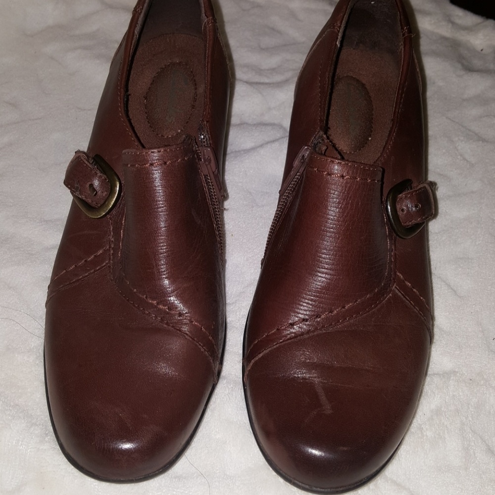 Clarks womens shoes size 8M