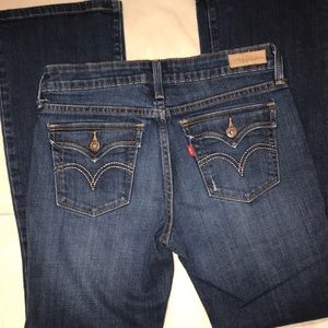 Women's LEVIS LOW BOOT CUT SIZE 4S NEW!!