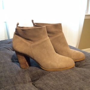 Crown Vintage Shoes - Crown Vintage Booties Taupe Size 9 Crown Vintage Shoes - Crown Vintage Booties Taupe Size 9