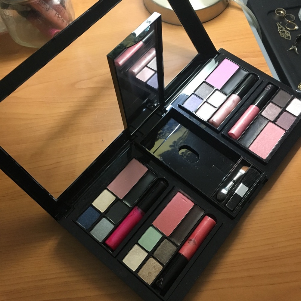 Victoria's Secret compact makeup set