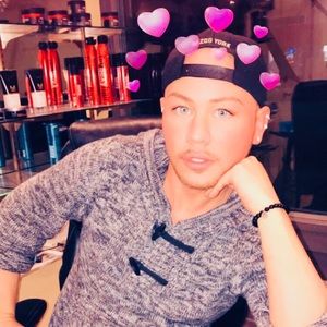 Meet your Posher, Derek