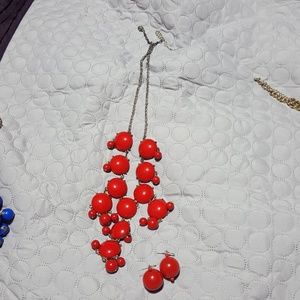 2/$12Red bobble statement necklace set