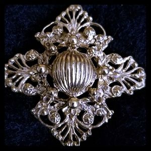 Gold tone vintage scarf clip