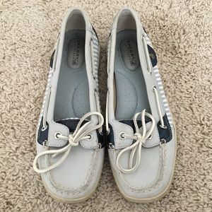 Sperry size 6.5 light blue/navy/seersucker