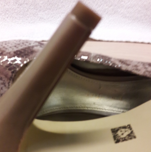 Anne Klein 4" peep toe heels - Picture 7 of 8