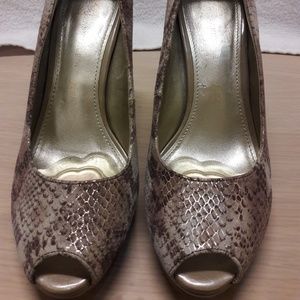 Anne Klein 4" peep toe heels