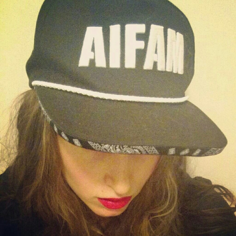 Snap back hat