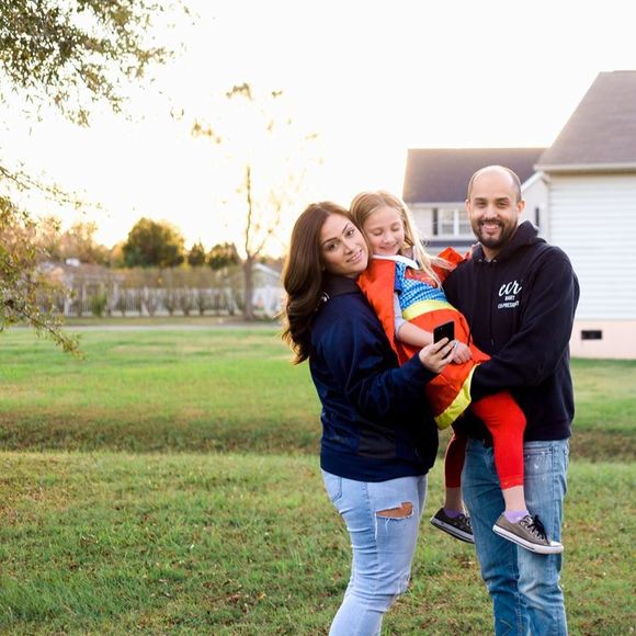 Meet your Posher, Jessica - Picture 1 of 1