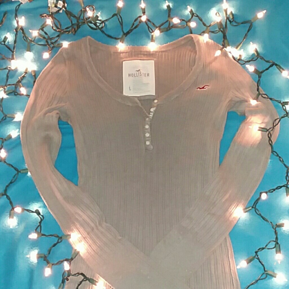 🌟Adorable Hollister Sweater. 🌟