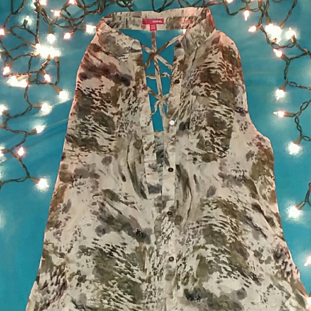 Bongo summer shirt. Drapes at bottom.