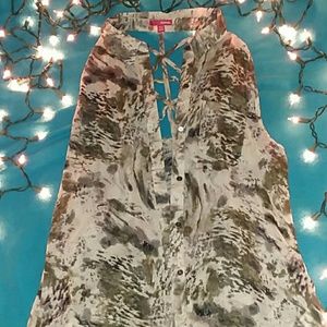 Bongo summer shirt. Drapes at bottom.