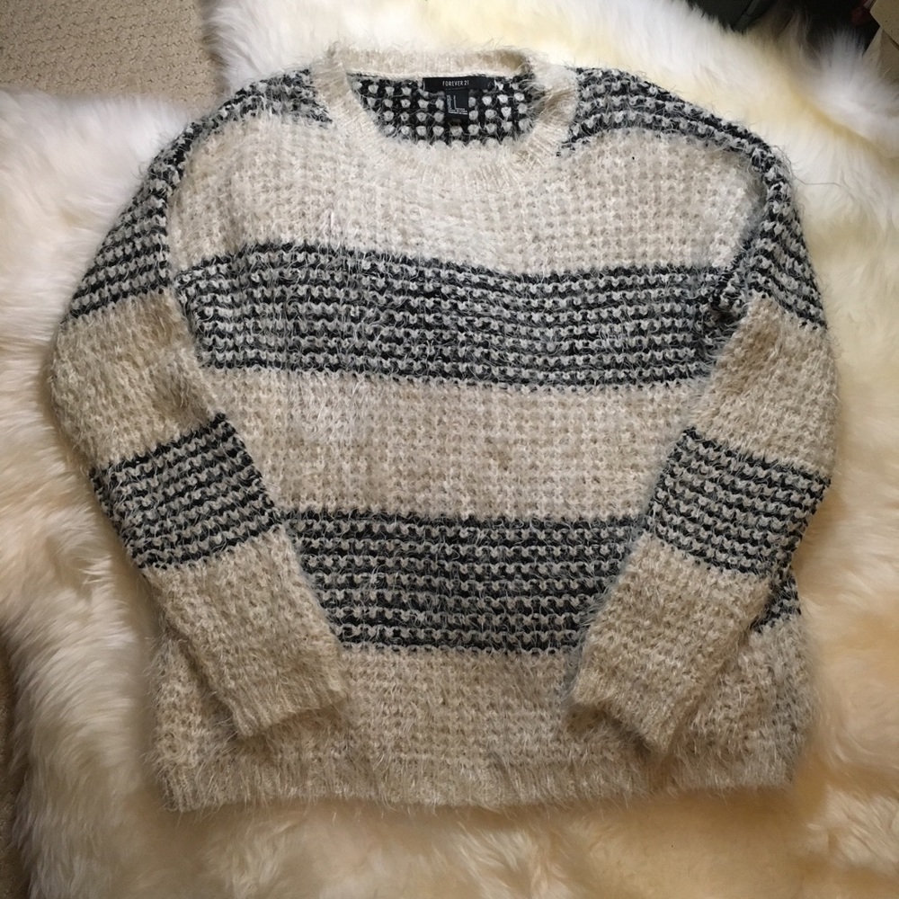 F21 Oversized Soft Fuzzy Sweater Super Comfy 😍