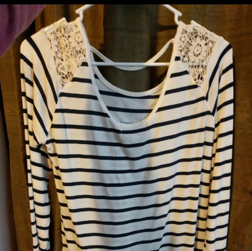 Stripped long sleeve shirt with lace