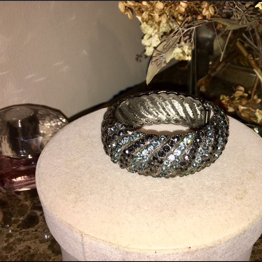BLACK & GREEN CRYSTAL EVENING/COSTUME BRACELET