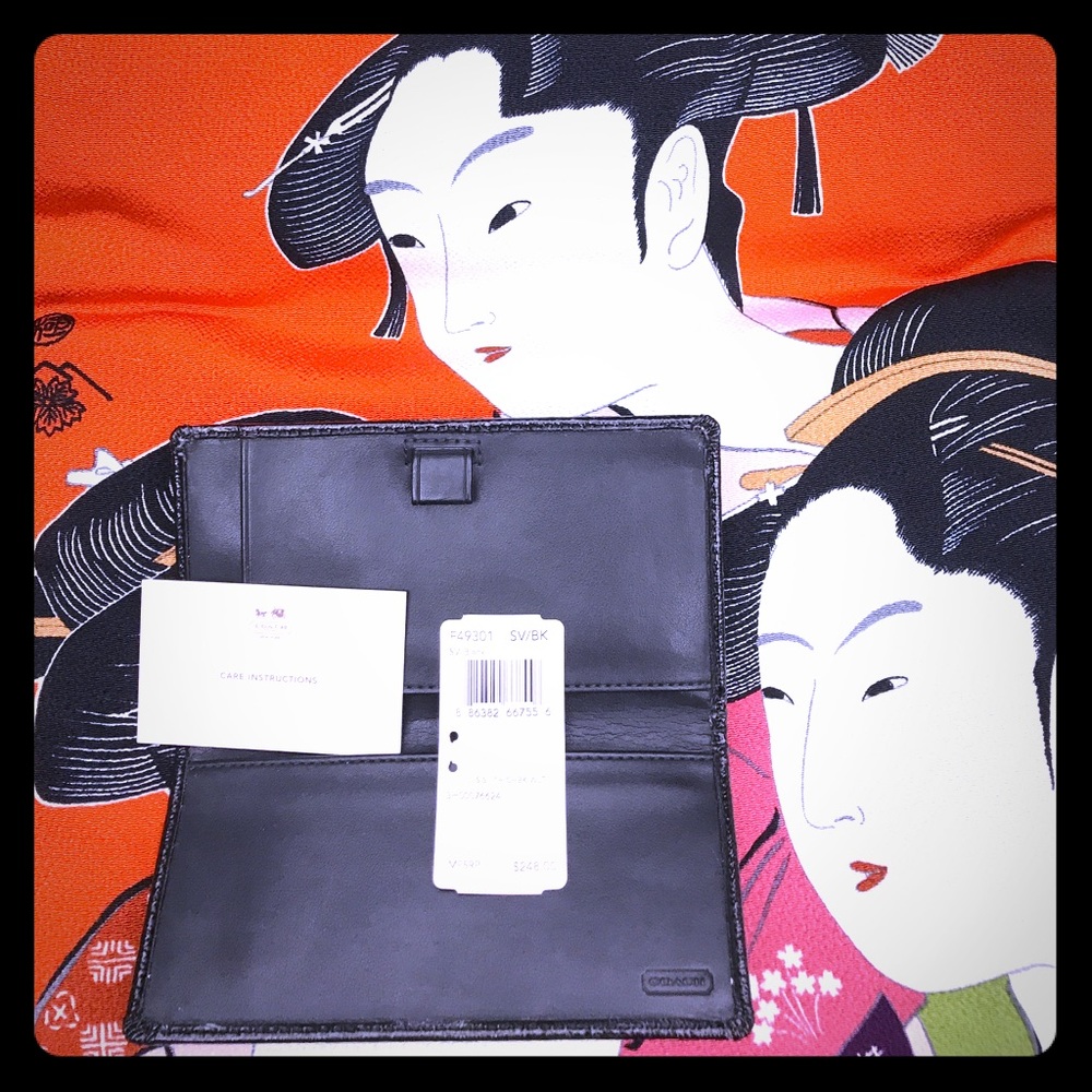 COACH F49301 Back Leather Checkbook Cover NWT