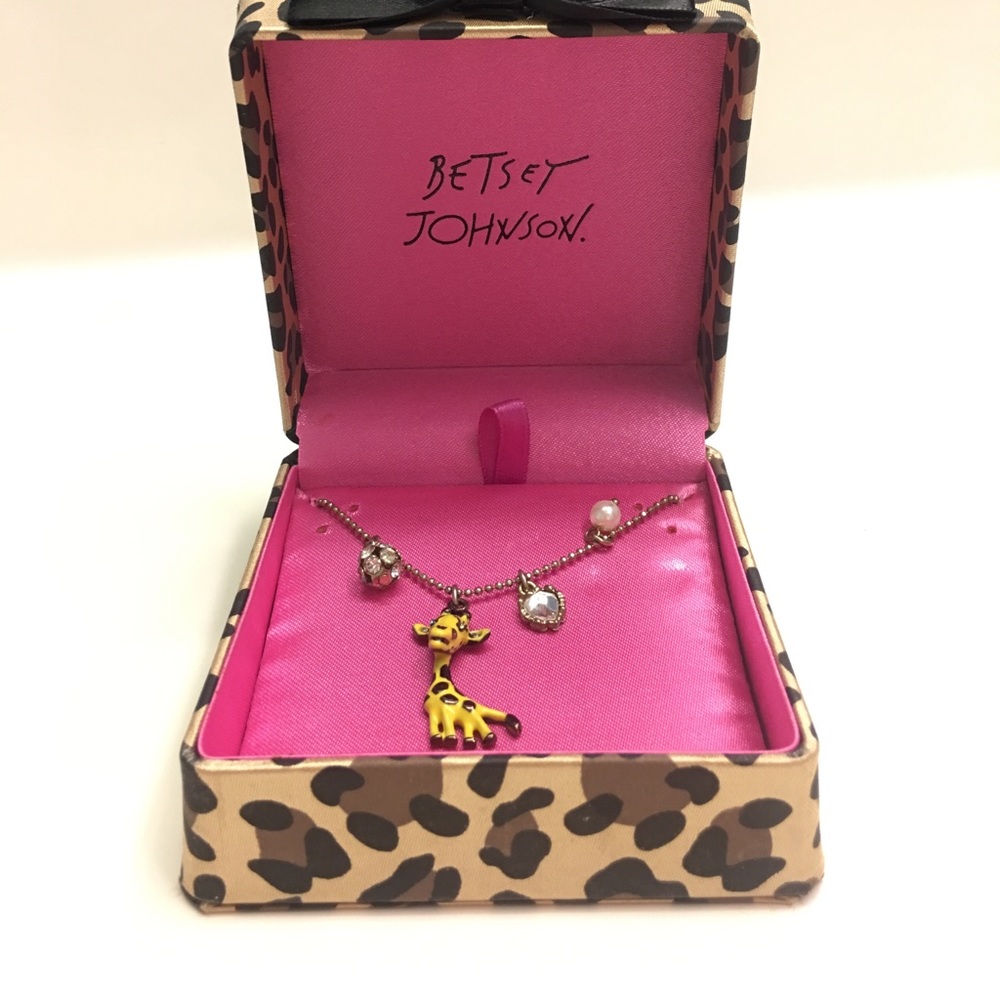 Giraffe necklace with pearl and gems.